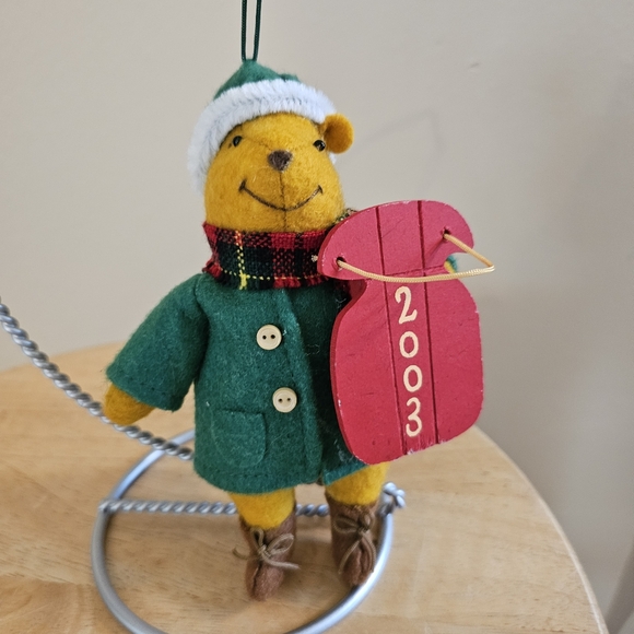 Ornament Disney Winnie the Pooh with Sled 2003 - Picture 3 of 4